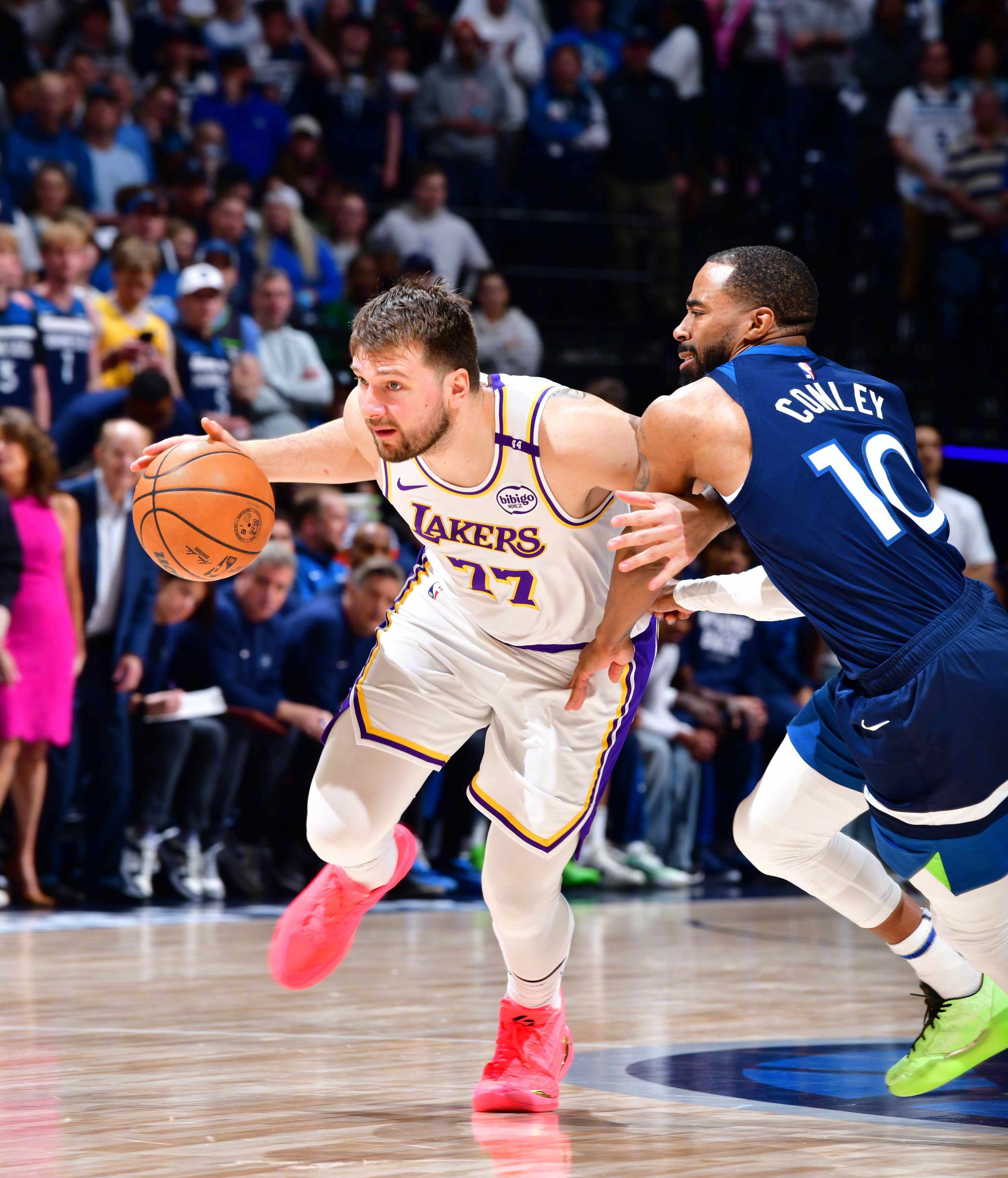 狼队主场力克对手,全取三分 狼队主场力克对手,全取三分